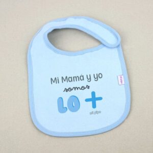 Babero Azul Divertido Mi Mamá y yo somos lo más