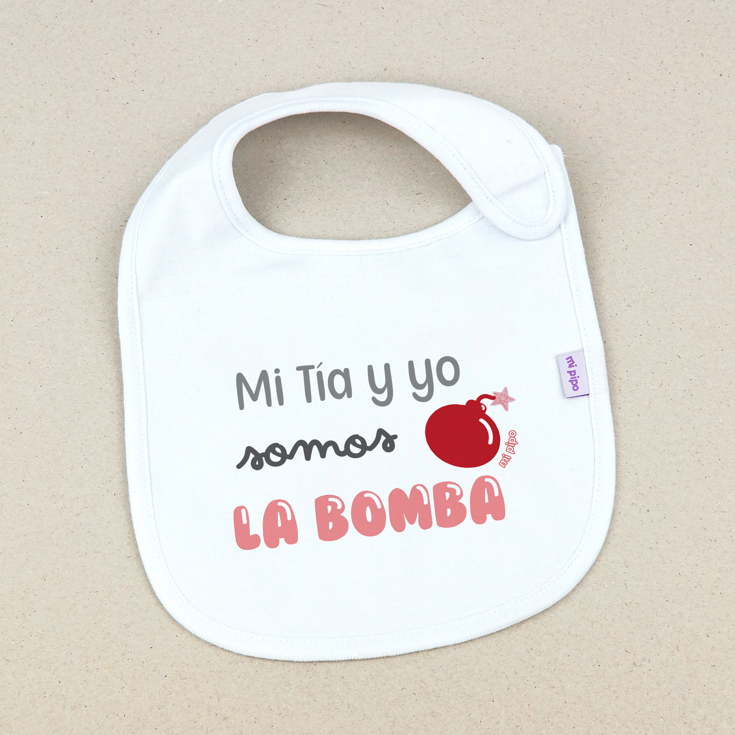 Babero Blanco Divertido Mi (texto) y yo somos la bomba - Imagen 2